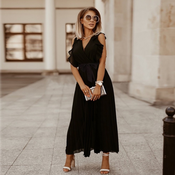 Dresses & Skirts - Full-length black dress with ruffle sleeve